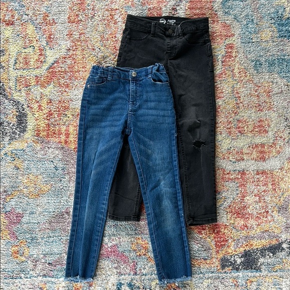2 Pairs Girl’s Jeans - Blue and Black 6X - Picture 1 of 8